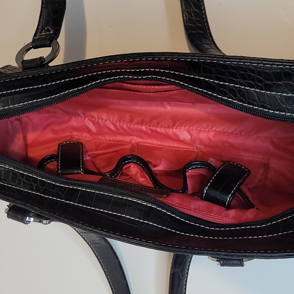 Tommy Hilfiger smaller purse bag - Picture 11 of 16